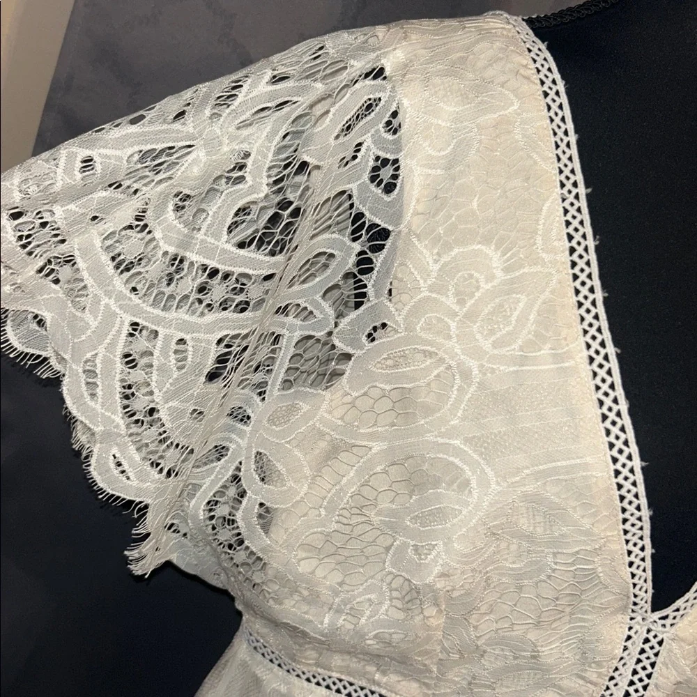 Tobi Elegant White Lace Dress with Deep V-Neck size M - Picture 5 of 16